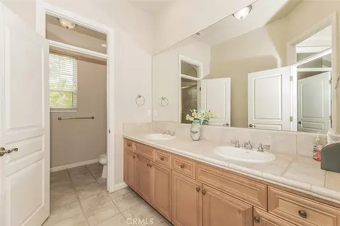 Bath - 4477 N Quail Lake Dr, Clovis, CA 93619 photo 4 of 8