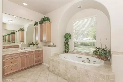 Bath - 4477 N Quail Lake Dr, Clovis, CA 93619 photo 1 of 8