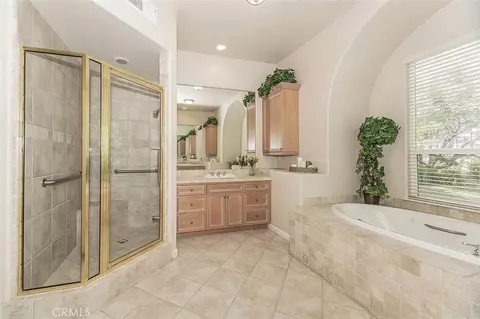 Bath - 4477 N Quail Lake Dr, Clovis, CA 93619 photo 2 of 8