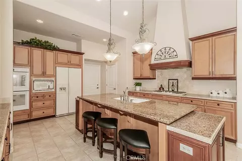 Kitchen - 4477 N Quail Lake Dr, Clovis, CA 93619 photo 5 of 8