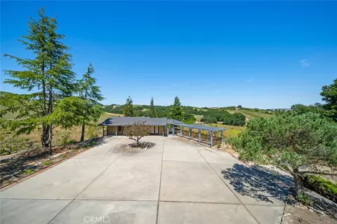 Exterior - 3065 Township Rd, Paso Robles, CA 93446 photo 3 of 15