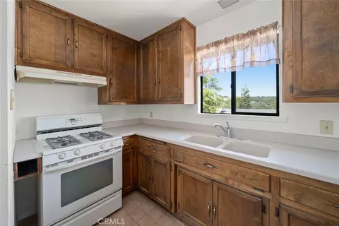 Kitchen - 3065 Township Rd, Paso Robles, CA 93446 photo 2 of 2