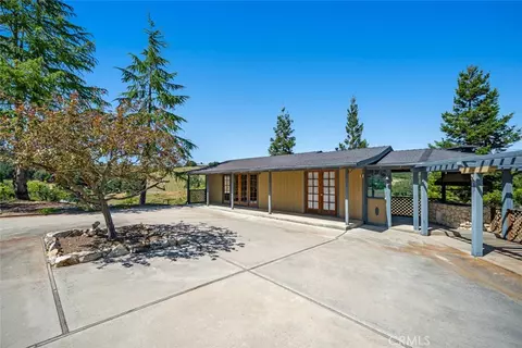 Exterior - 3065 Township Rd, Paso Robles, CA 93446 photo 7 of 15