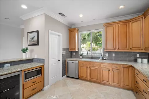 Kitchen - 725 Red Cloud Rd, Paso Robles, CA 93446 photo 3 of 5