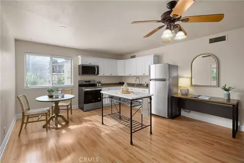 Kitchen - 725 Red Cloud Rd, Paso Robles, CA 93446 photo 4 of 5