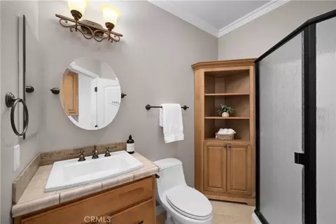 Bath - 725 Red Cloud Rd, Paso Robles, CA 93446 photo 2 of 5