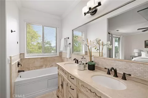 Bath - 725 Red Cloud Rd, Paso Robles, CA 93446 photo 1 of 5