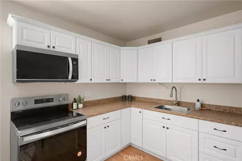 Kitchen - 725 Red Cloud Rd, Paso Robles, CA 93446 photo 5 of 5