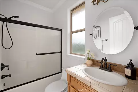 Bath - 725 Red Cloud Rd, Paso Robles, CA 93446 photo 4 of 5