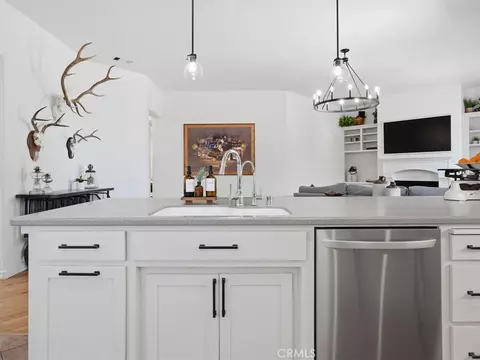 Kitchen - 951 Vista Cerro Dr, Paso Robles, CA 93446 photo 4 of 7
