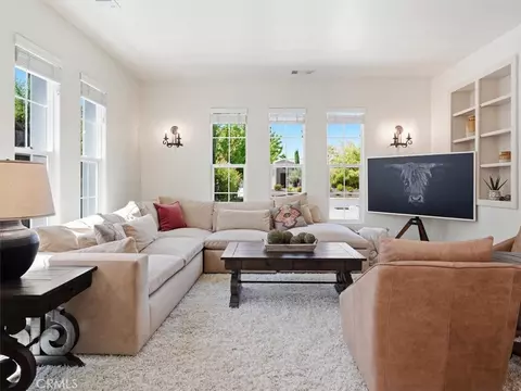 Living - 951 Vista Cerro Dr, Paso Robles, CA 93446 photo 4 of 10