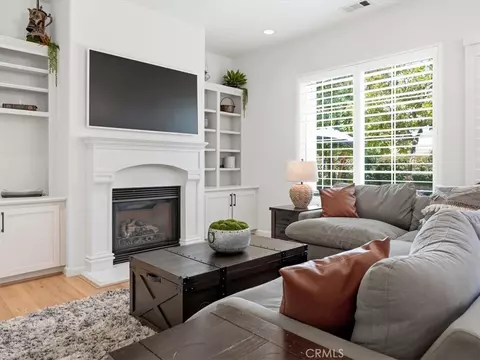 Living - 951 Vista Cerro Dr, Paso Robles, CA 93446 photo 8 of 10