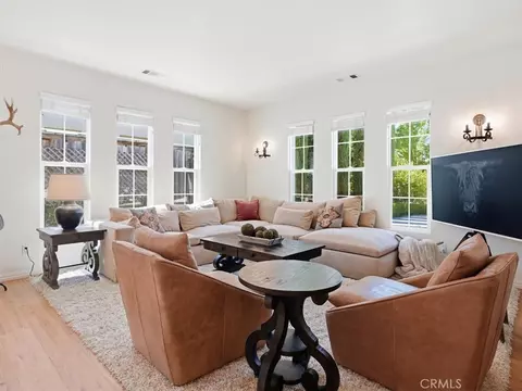 Living - 951 Vista Cerro Dr, Paso Robles, CA 93446 photo 3 of 10