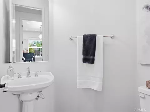 Bath - 951 Vista Cerro Dr, Paso Robles, CA 93446 photo 1 of 4
