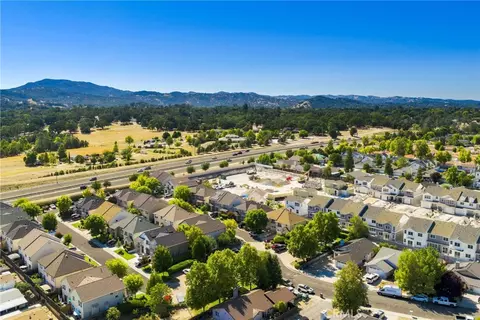 View/Area - 950 La Costa Ct, Atascadero, CA 93422 photo 2 of 10