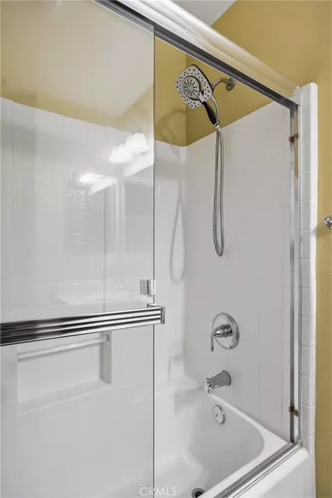 Bath - 950 La Costa Ct, Atascadero, CA 93422 photo 2 of 4