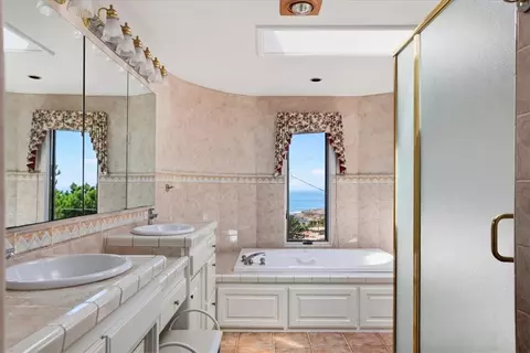 Bath - 2295 Benson Ave, Cambria, CA 93428 photo 1 of 4