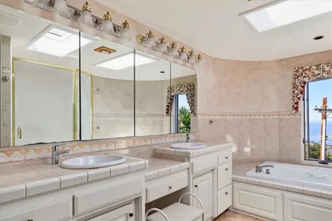 Bath - 2295 Benson Ave, Cambria, CA 93428 photo 2 of 4
