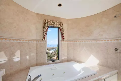 Bath - 2295 Benson Ave, Cambria, CA 93428 photo 3 of 4