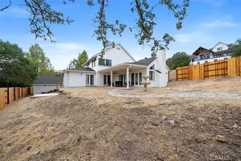Exterior - 806 Grove St, Paso Robles, CA 93446 photo 7 of 8