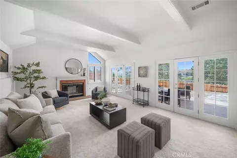 Living - 806 Grove St, Paso Robles, CA 93446 photo 4 of 6