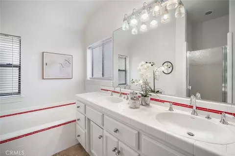 Bath - 806 Grove St, Paso Robles, CA 93446 photo 1 of 4