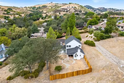 View/Area - 806 Grove St, Paso Robles, CA 93446 photo 4 of 6
