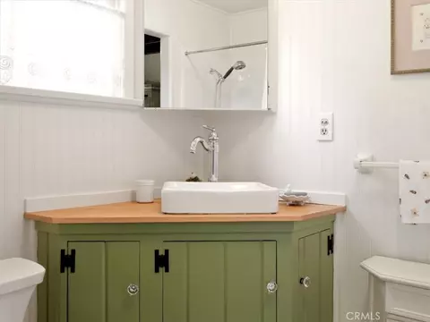 Bath - 2512 Pineridge, Cambria, CA 93428 photo 3 of 4