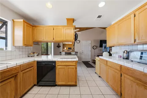 Kitchen - 6578 Northstar Ln, Paso Robles, CA 93446 photo 5 of 6