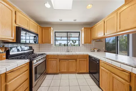 Kitchen - 6578 Northstar Ln, Paso Robles, CA 93446 photo 4 of 6