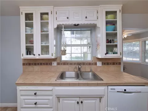 Kitchen - 23276 Cypress Pt, Ripon, CA 95366 photo 4 of 5