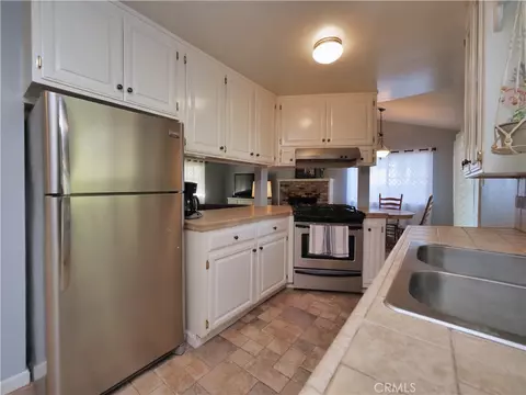 Kitchen - 23276 Cypress Pt, Ripon, CA 95366 photo 3 of 5