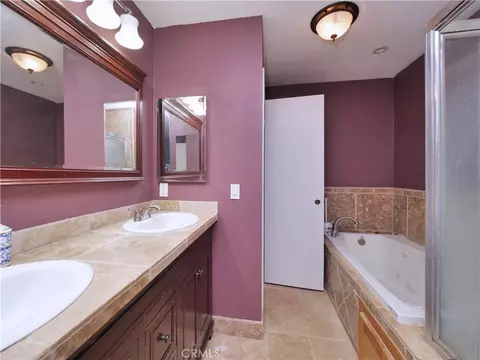 Bath - 23276 Cypress Pt, Ripon, CA 95366 photo 2 of 5