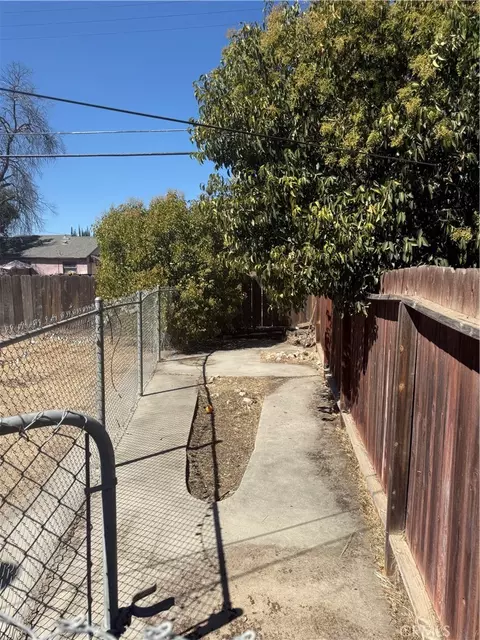 Exterior - 1143 E Simpson, Fresno, CA 93704 photo 7 of 11