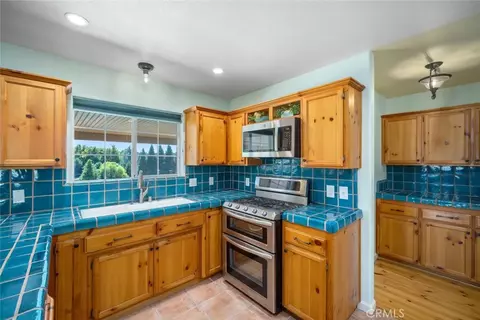 Kitchen - 155 Eagle Creek Ct, Atascadero, CA 93422 photo 2 of 5