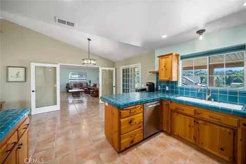 Kitchen - 155 Eagle Creek Ct, Atascadero, CA 93422 photo 5 of 5