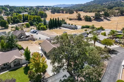 View/Area - 155 Eagle Creek Ct, Atascadero, CA 93422 photo 2 of 8