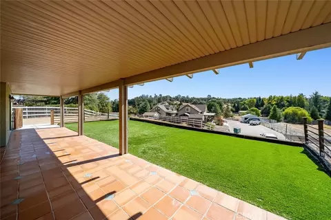 Exterior - 155 Eagle Creek Ct, Atascadero, CA 93422 photo 3 of 8