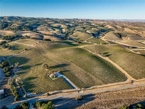 View/Area - 3130 Oakdale Rd, Paso Robles, CA 93446 photo 4 of 10