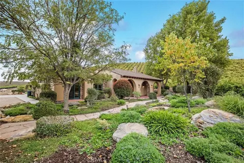 Exterior - 3130 Oakdale Rd, Paso Robles, CA 93446 photo 11 of 14