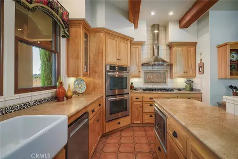 Kitchen - 3130 Oakdale Rd, Paso Robles, CA 93446 photo 2 of 3