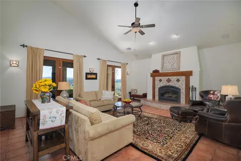 Living - 3130 Oakdale Rd, Paso Robles, CA 93446 photo 1 of 4