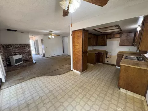 Living - 16 Niagara, Chico, CA 95928 photo 4 of 5