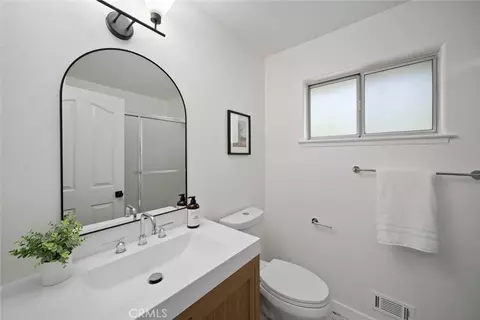 Bath - 1145 Woodhaven Ct, Paso Robles, CA 93446 photo 2 of 3