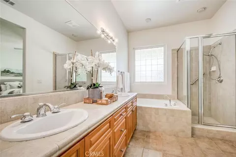 Bath - 1975 Lester, Clovis, CA 93619 photo 3 of 4