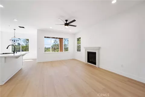 Living - 220 Oak Hill Dr, Lompoc, CA 93436 photo 2 of 4