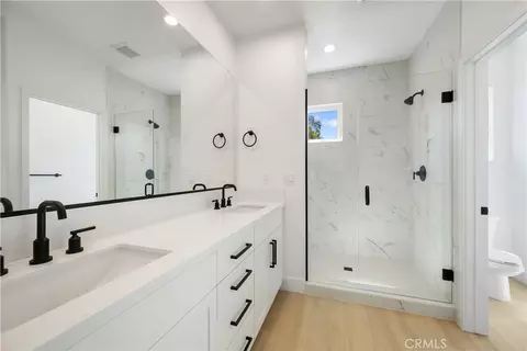 Bath - 220 Oak Hill Dr, Lompoc, CA 93436 photo 2 of 4