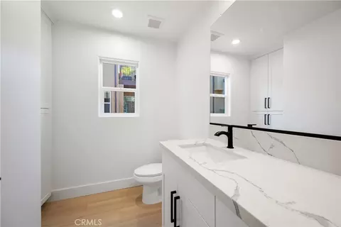 Bath - 220 Oak Hill Dr, Lompoc, CA 93436 photo 1 of 4