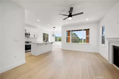 Living - 220 Oak Hill Dr, Lompoc, CA 93436 photo 3 of 4