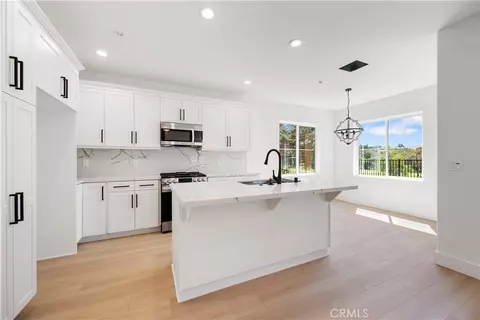 Kitchen - 220 Oak Hill Dr, Lompoc, CA 93436 photo 3 of 4